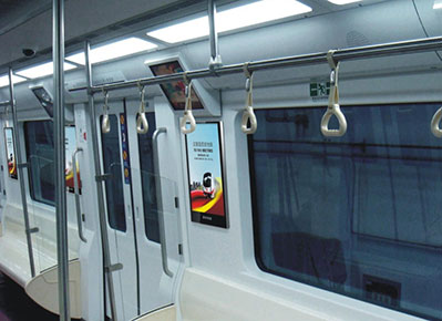 西安地鐵機(jī)場(chǎng)線列車車廂LCD刷屏機(jī)