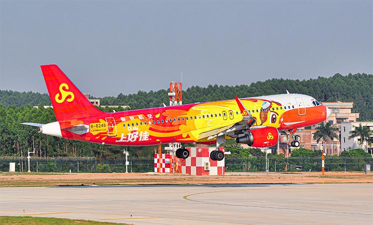 上好佳春秋航空全機(jī)身噴涂廣告4