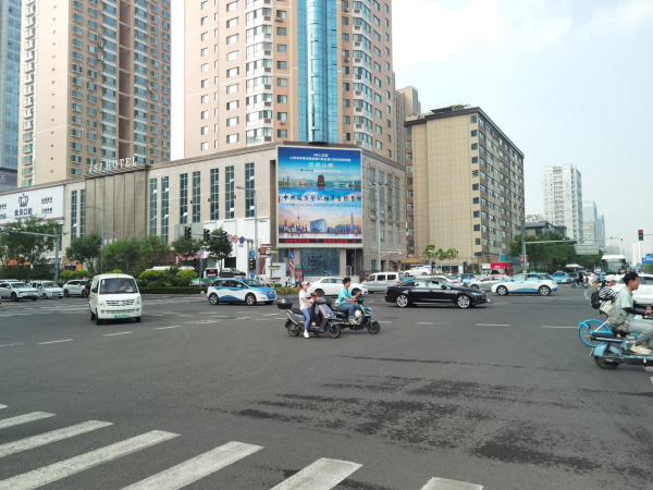 太原LED廣告價格優(yōu)勢？太原親賢街長治路供電大廈王府井LED大屏廣告