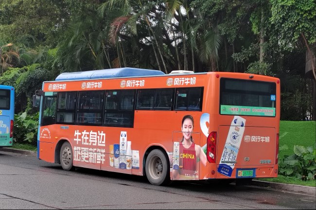 東莞公交車身巴士廣告價(jià)格線路收費(fèi)，東莞候車亭站臺站牌廣告價(jià)格