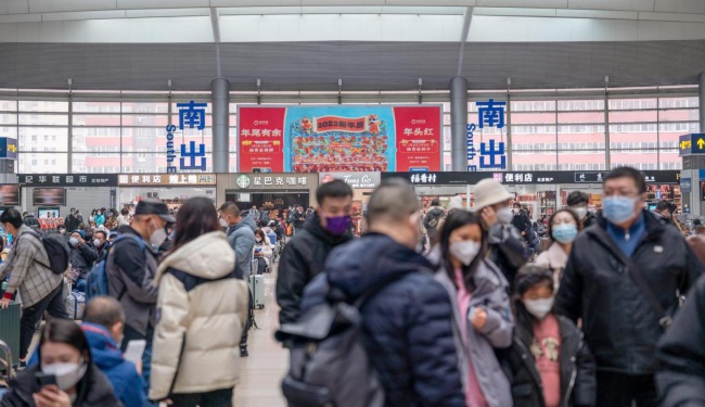 北京南站候車大廳進(jìn)站口站棚大牌看板廣告，北京南高鐵站廣告價(jià)格