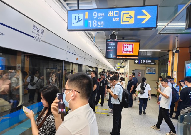 成都地鐵車廂電視小屏站臺列車廣告，成都地鐵視頻電子屏廣告價格